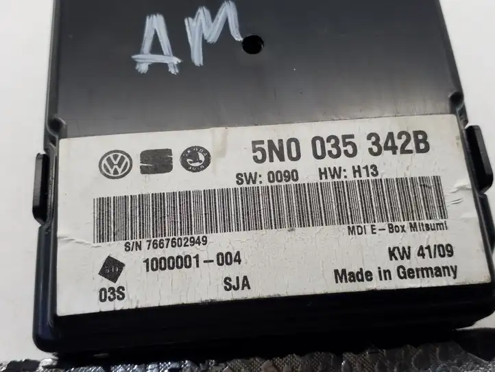 Volkswagen PASSAT CC (2008 - 2012) 5N0035342B Контроллер мультимедийной системы — фото 4