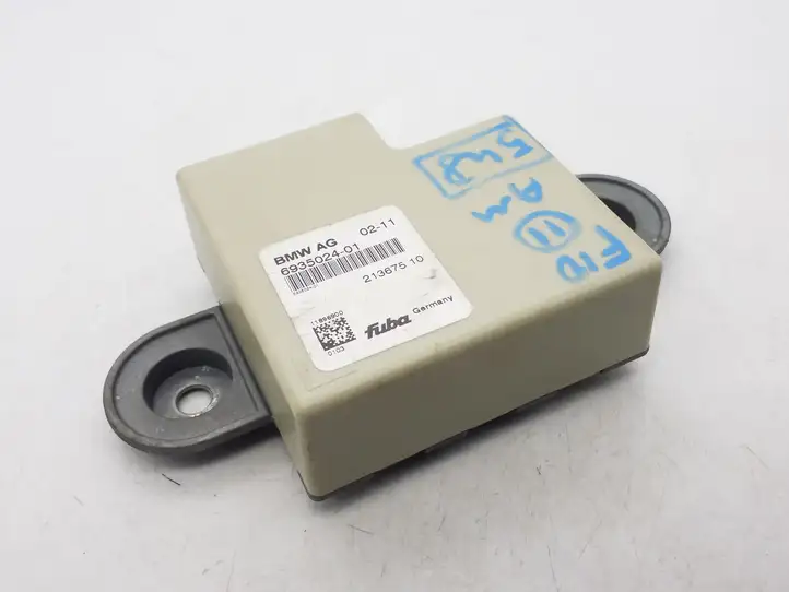 BMW 5 F10 F11 (2009 - 2016)  6935024 Усилитель антенны