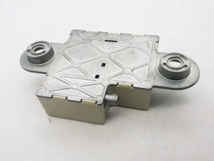 BMW 5 F10 F11 (2009 - 2016)  6935024 Усилитель антенны