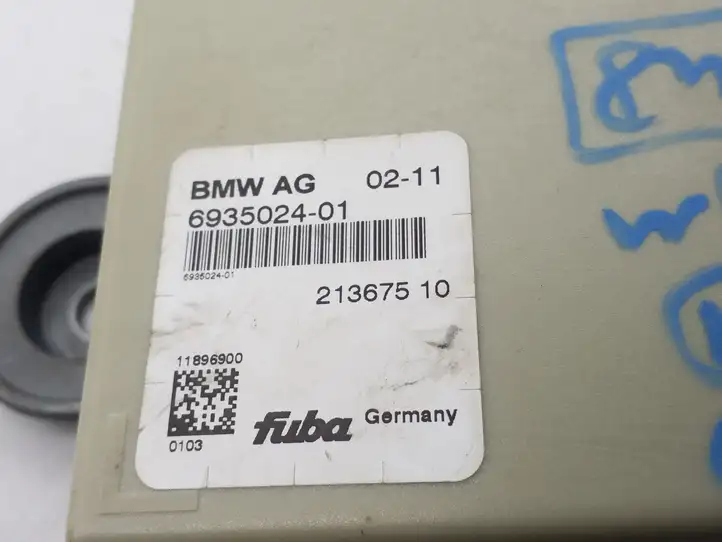BMW 5 F10 F11 (2009 - 2016)  6935024 Усилитель антенны