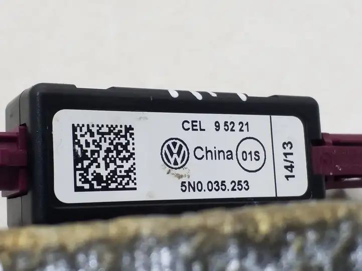 Volkswagen Jetta VI (2011 - 2018) 5N0035253 Усилитель антенны — фото 3