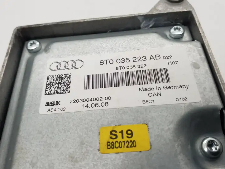 Audi A4 (2007 - 2011)  8T0035223AB Звукоусилитель