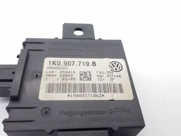Skoda Fabia Mk2 (5J) (2007 - 2014) 1K0907719B Блок управления сигнализацией — фото 3
