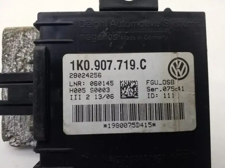 Audi A3/S3 8P (2004 - 2008) 1K0907719C Блок управления сигнализацией — фото 3