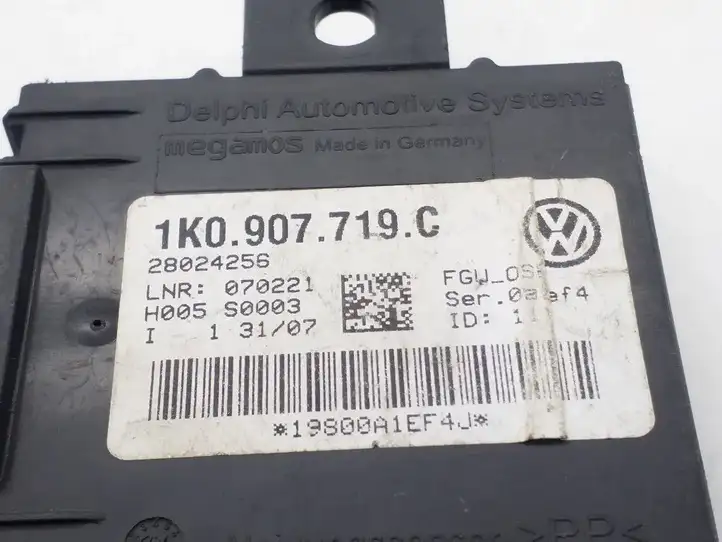 Audi A3/S3 8P (2004 - 2008) 1K0907719C Блок управления сигнализацией — фото 4