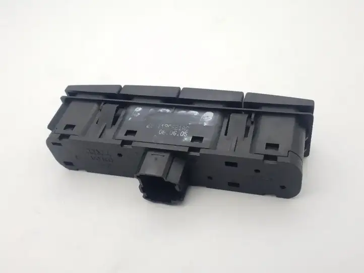 Ford Fiesta (2000 - 2005) 2S6T180621AC Кнопка обогрева стекла — фото 2