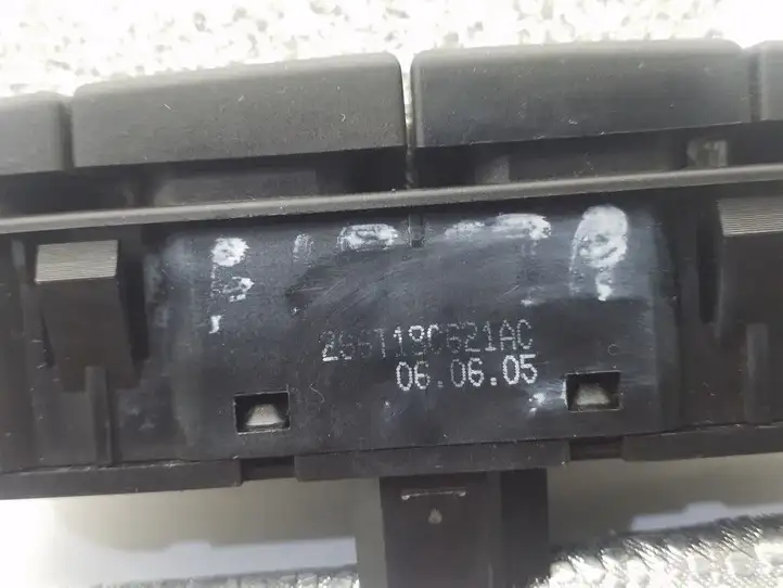 Ford Fiesta (2000 - 2005) 2S6T180621AC Кнопка обогрева стекла — фото 3