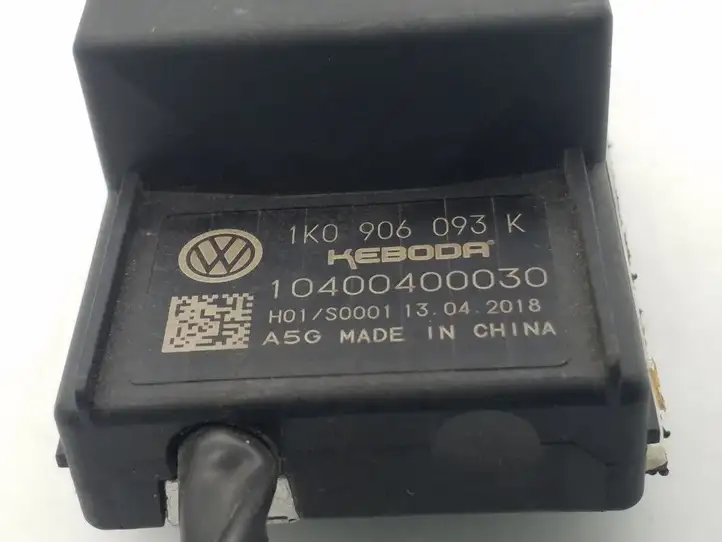 Volkswagen PASSAT CC (2008 - 2012) 1K0906093K Реле насоса горючего — фото 3