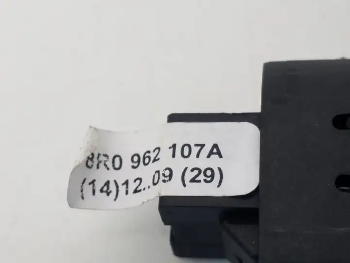 Audi Q5 SQ5 (2008 - 2012) 8R0962107A Кнопка закрытия крышки багажника — фото 3