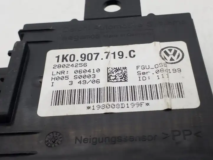 Audi A3/S3 8P (2004 - 2008) 1K0907719C Блок управления сигнализацией — фото 3