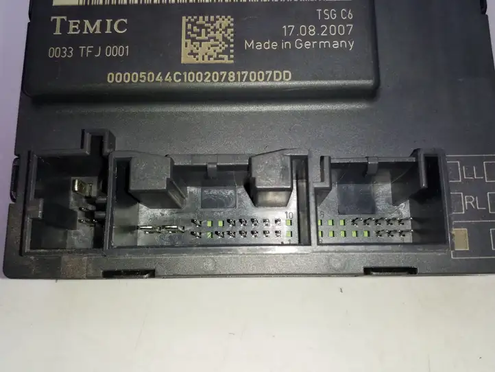 Audi Q7 (2005 - 2009)  4L0959795B Блок управления дверью