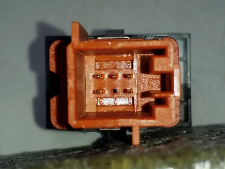 Volkswagen Polo (2009 - 2015)  6R0959621 Включатель обогрева стекла с помощью электричества