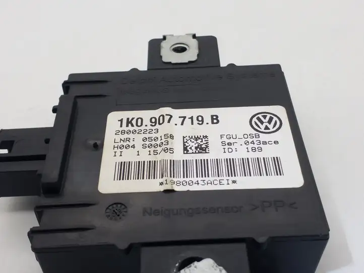Volkswagen Golf Plus (2004 - 2008) 1K0907719B Блок управления сигнализацией — фото 3