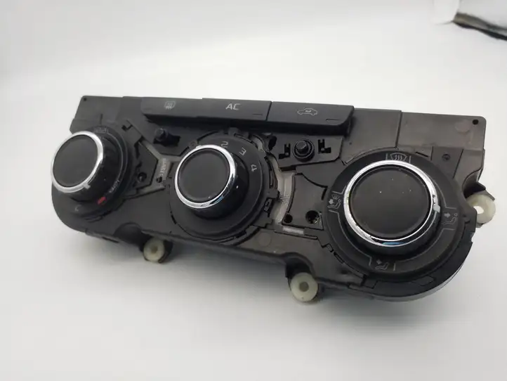 Skoda Octavia Mk2 (1Z) (2004 - 2013)  3T0820047M Блок управления кондиционера воздуха / климата/ печки (в салоне)