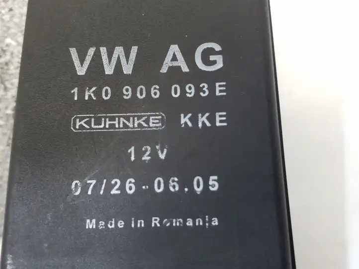 Skoda Octavia Mk2 (1Z) (2004 - 2013) 1K0906093E Реле насоса горючего — фото 4