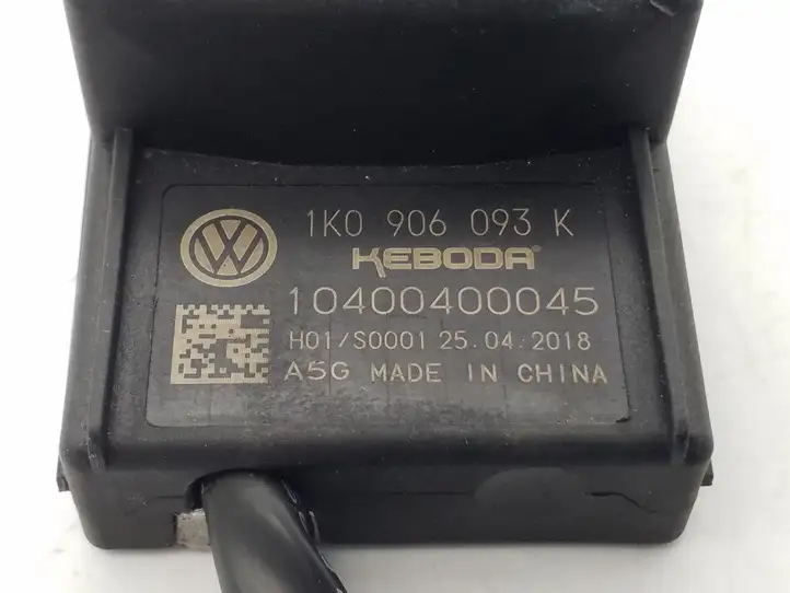 Volkswagen PASSAT CC (2008 - 2012) 1K0906093K Реле насоса горючего — фото 3