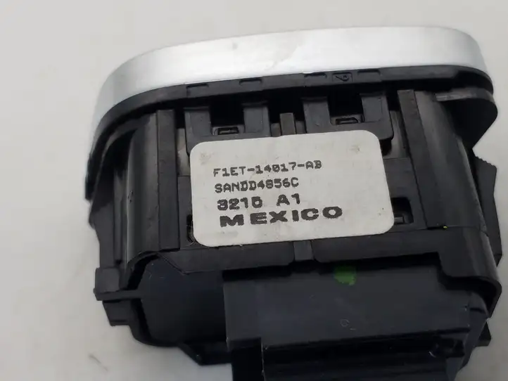 Ford Focus (2015 - 2019) F1ET14017AB Включатель центрального замка — фото 3