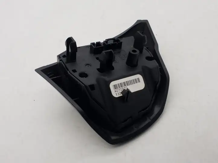 Opel Corsa D (2006 - 2010)  13222331 Кнопки рулевого колеса