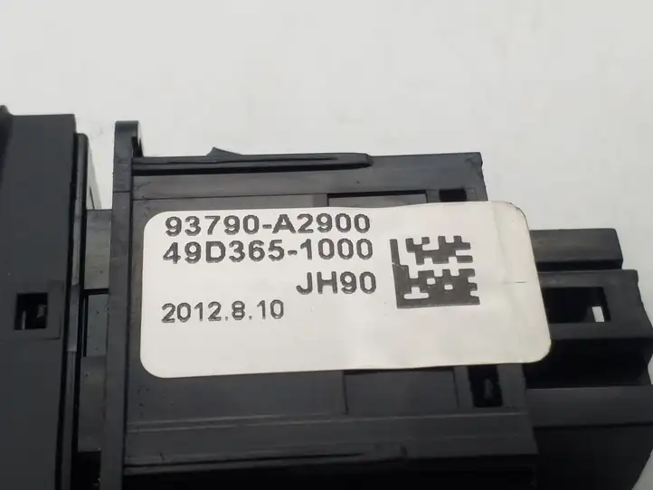 Kia Ceed (2012 - 2015) 93790A2900 Включатель аварийных фонарей — фото 2
