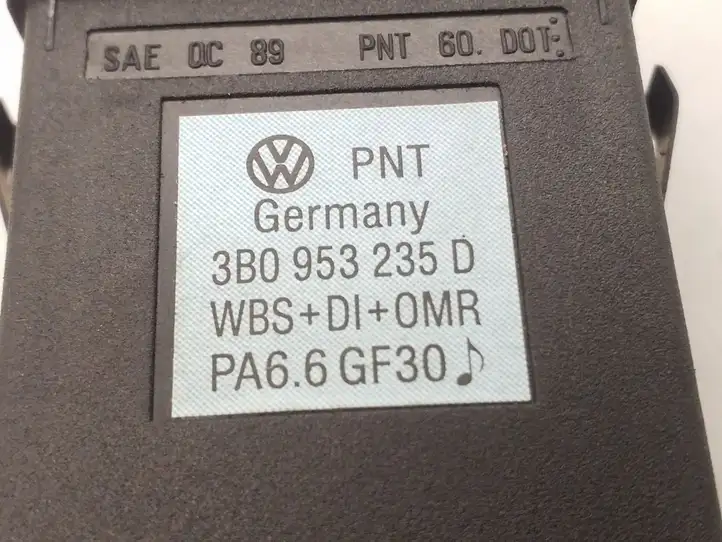 Volkswagen PASSAT B5.5 (2001 - 2005) 3B0953235D Включатель аварийных фонарей — фото 3