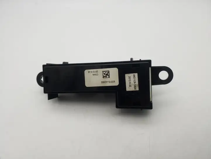 Kia Ceed (2012 - 2015) 93310A2900 Кнопка парктроника — фото 2