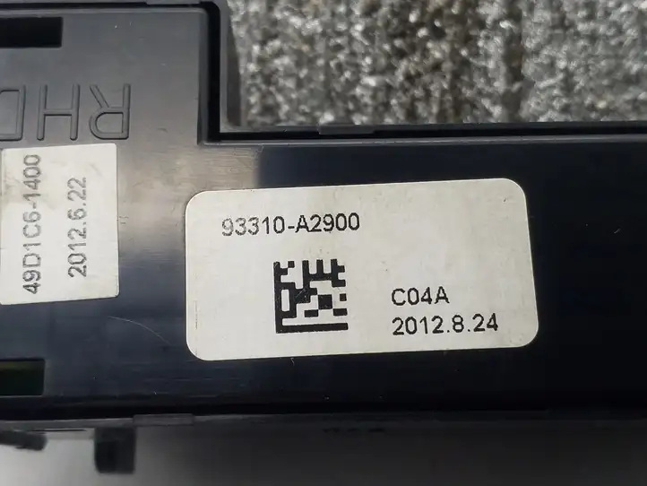 Kia Ceed (2012 - 2015) 93310A2900 Кнопка парктроника — фото 3