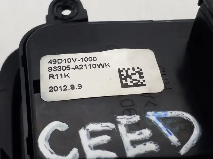 Kia Ceed (2012 - 2015) 93305A2110WK Включатель регулировки высоты фонарей — фото 3