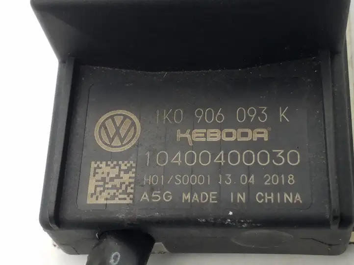 Volkswagen PASSAT CC (2008 - 2012) 1K0906093K Реле насоса горючего — фото 2