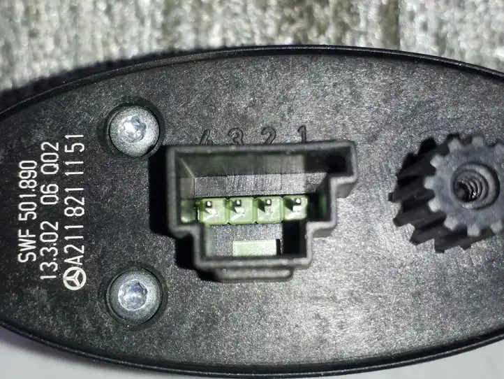Mercedes-Benz E W211 (2002 - 2009) A2118211151 Кнопка закрытия крышки багажника — фото 4