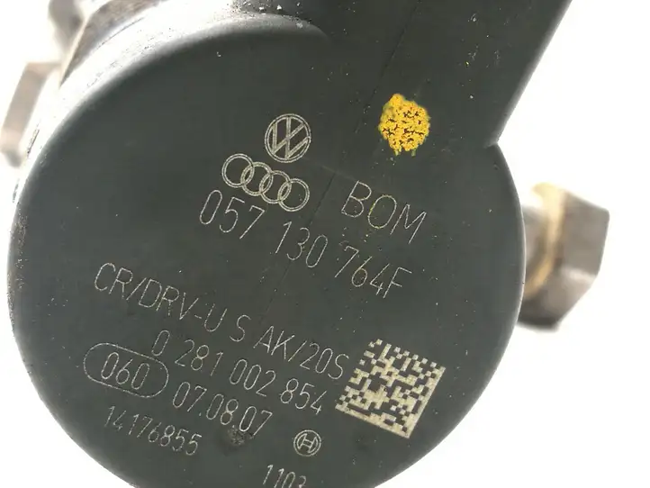 Audi A8 S8 D3 4E (2005 - 2007) 057130090L Топливная рампа — фото 5