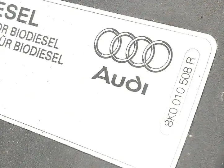 Audi Q5 SQ5 (2008 - 2012) 8R0809999B Отделка лючка топливного бака — фото 4