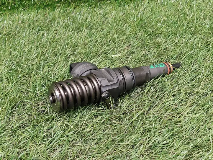 Volkswagen Golf V (2003 - 2009) 038130073AG Форсунка — фото 4