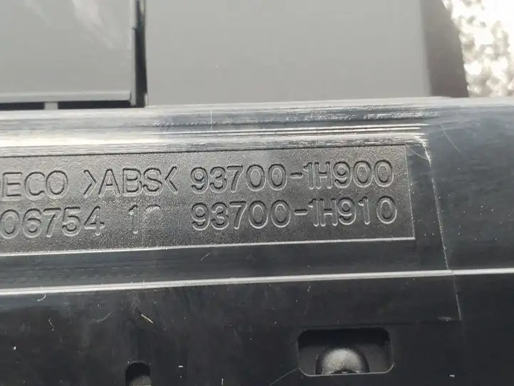 Kia Ceed (2006 - 2010) 937001H900 Включатель аварийных фонарей — фото 4