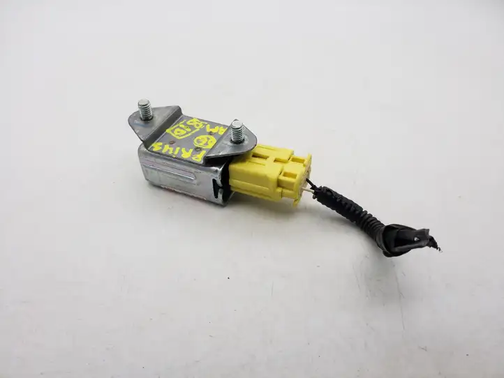 Toyota Prius (XW20) (2003 - 2009) 8986047040 Датчик удара SRS — фото 2