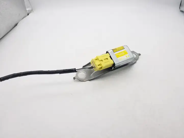 Toyota Prius (XW20) (2003 - 2009) 8983347030 Датчик удара SRS — фото 1