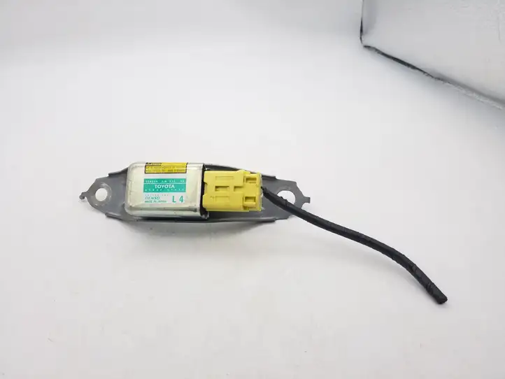 Toyota Prius (XW20) (2003 - 2009) 8983447020 Датчик удара SRS — фото 1