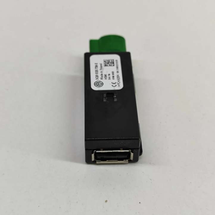 5Q0035726E Skoda Superb B8 (3V) USB jungtis