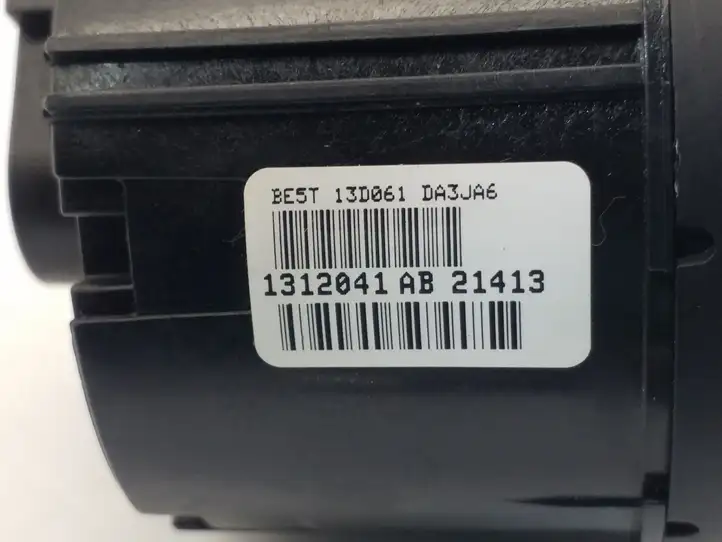 Ford Fiesta (2013 - 2017) BE5T13D061 Включатель фонарей — фото 3