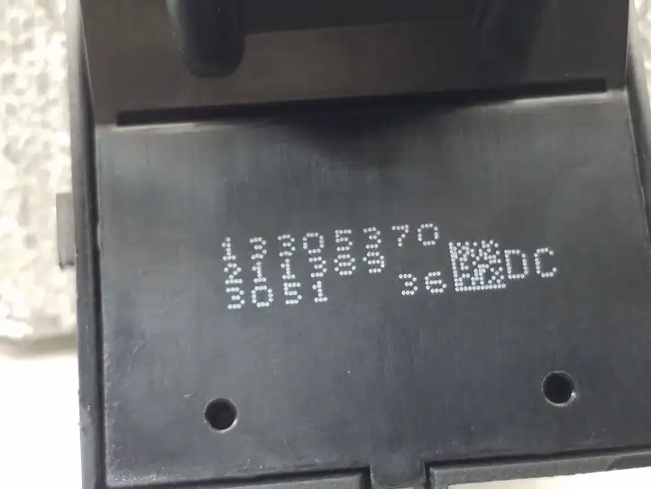 Buick Encore I (2012 - 2019) 13305370 Кнопка стеклоподъемников — фото 3