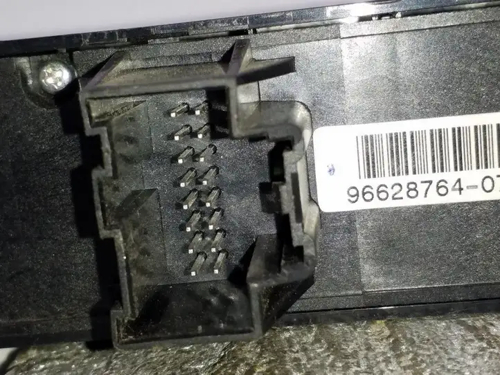 Opel Antara (2006 - 2011) 96628764 Включатель аварийных фонарей — фото 4