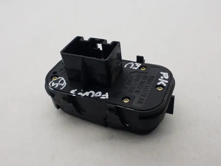 Ford Focus (1998 - 2004) YS4T14529AA Кнопка стеклоподъемников — фото 2