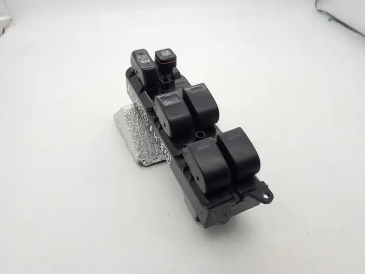 Toyota Prius (XW20) (2003 - 2009) 8482047050 Блок кнопок стеклоподъемников — фото 1