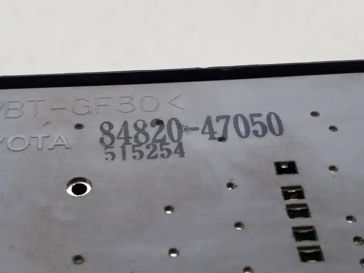 Toyota Prius (XW20) (2003 - 2009) 8482047050 Блок кнопок стеклоподъемников — фото 2