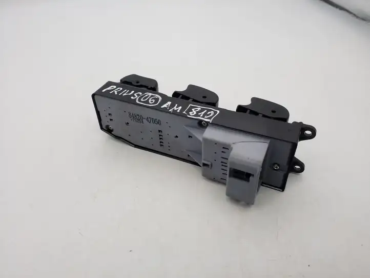 Toyota Prius (XW20) (2003 - 2009) 8482047050 Блок кнопок стеклоподъемников — фото 3