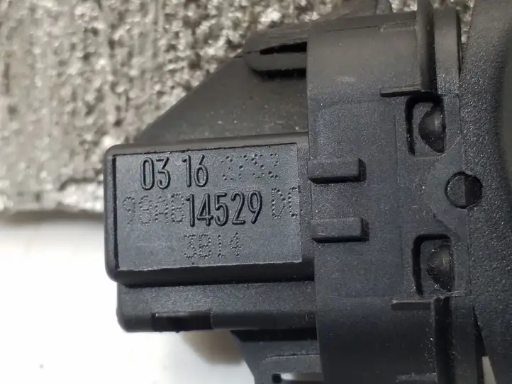 Ford Focus (1998 - 2004) 98AB14529DC Кнопка стеклоподъемников — фото 3