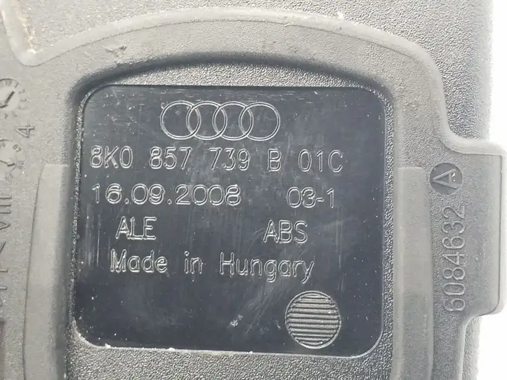 Audi A4 S4 B8 8K (2007 - 2011) 8K0857739B Задний средний замок ремня — фото 3