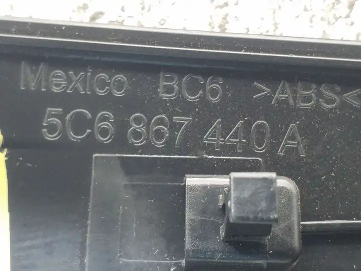 Volkswagen Jetta VI (2011 - 2018) 5C6867440A Декоративная накладка передней двери — фото 2