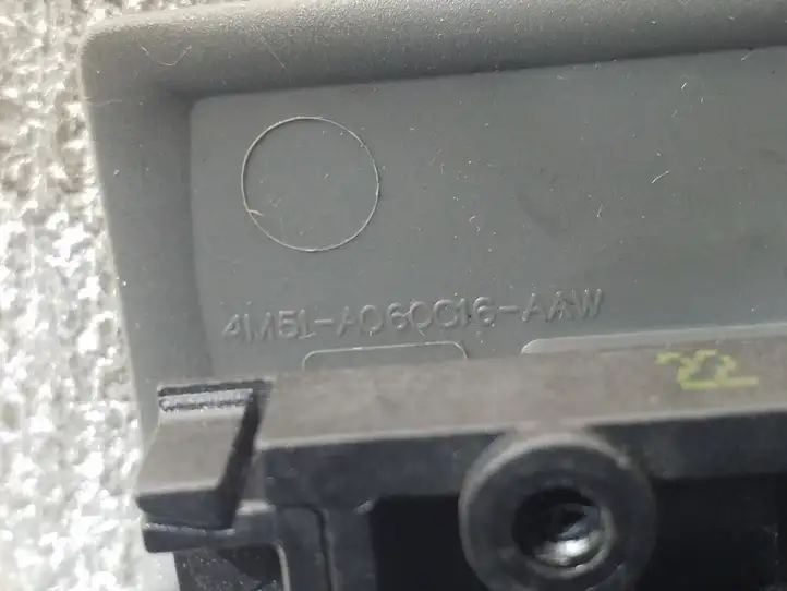 Ford Focus (2005 - 2008) 4M51A060C16AAW Ручка бардачка — фото 3