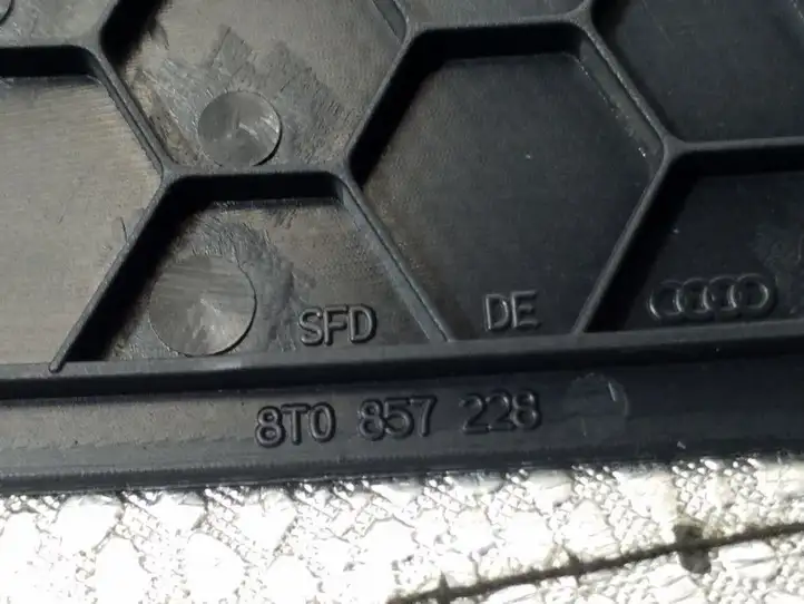 Audi A4 S4 B8 8K (2007 - 2011) 8T0857228 Накладка бокового динамика — фото 3