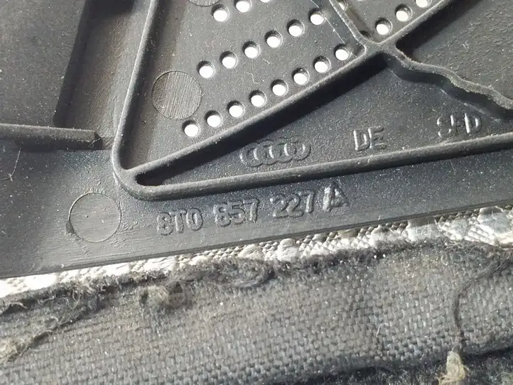Audi A4 S4 B8 8K (2007 - 2011) 8T0857227A Накладка бокового динамика — фото 3